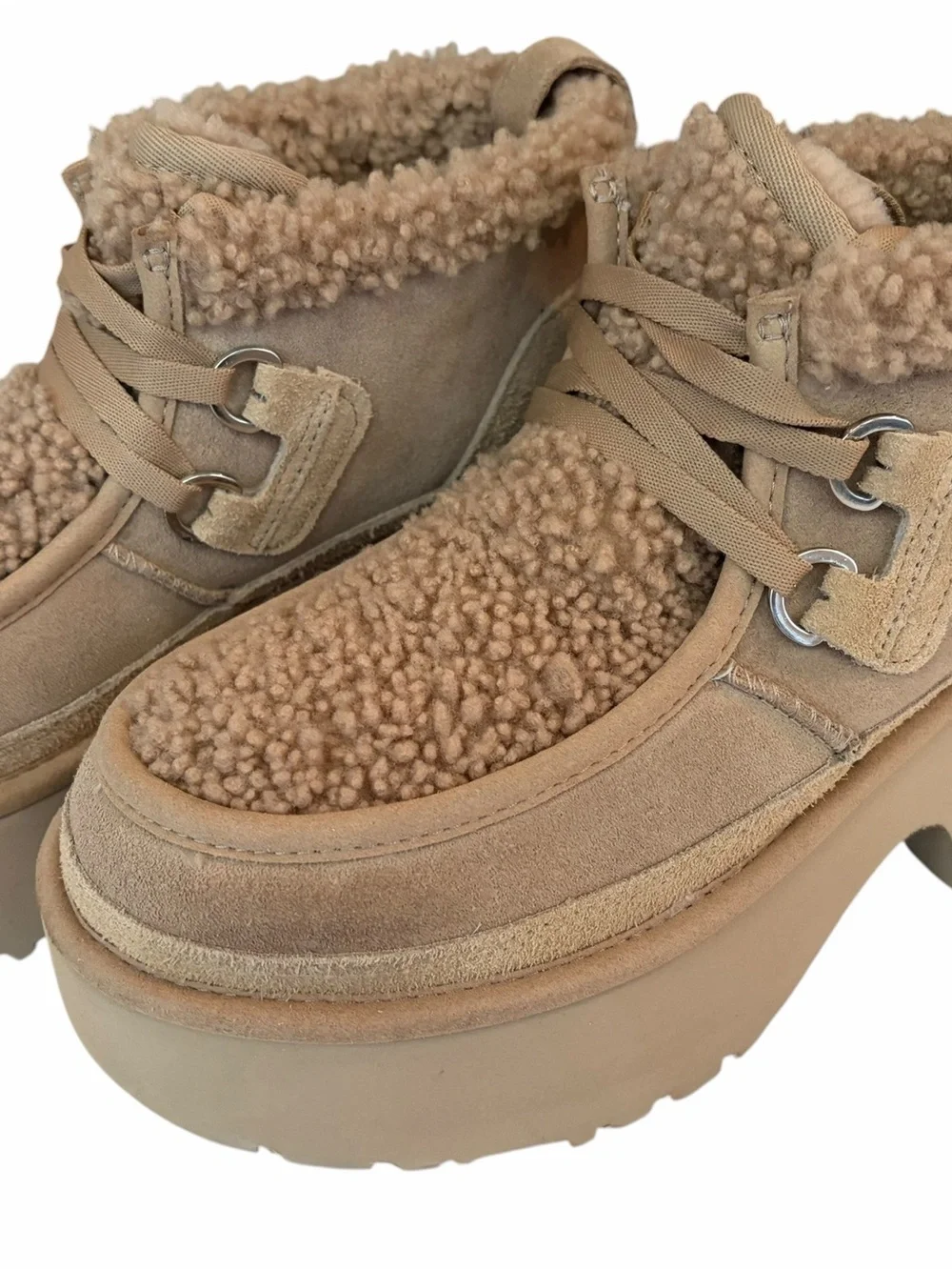 UGG Women's Tan Suede Shearling Platform Lace-Up Boots size 8